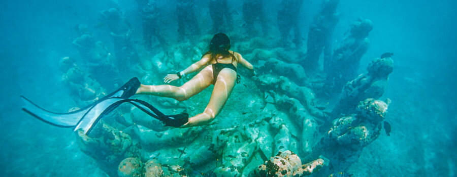 Nest Underwater Statues